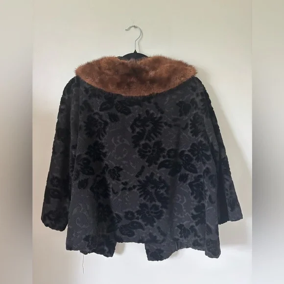 Vintage Black Velvet Brocade Cape Jacket with Fur Collar - Picture 7 of 11